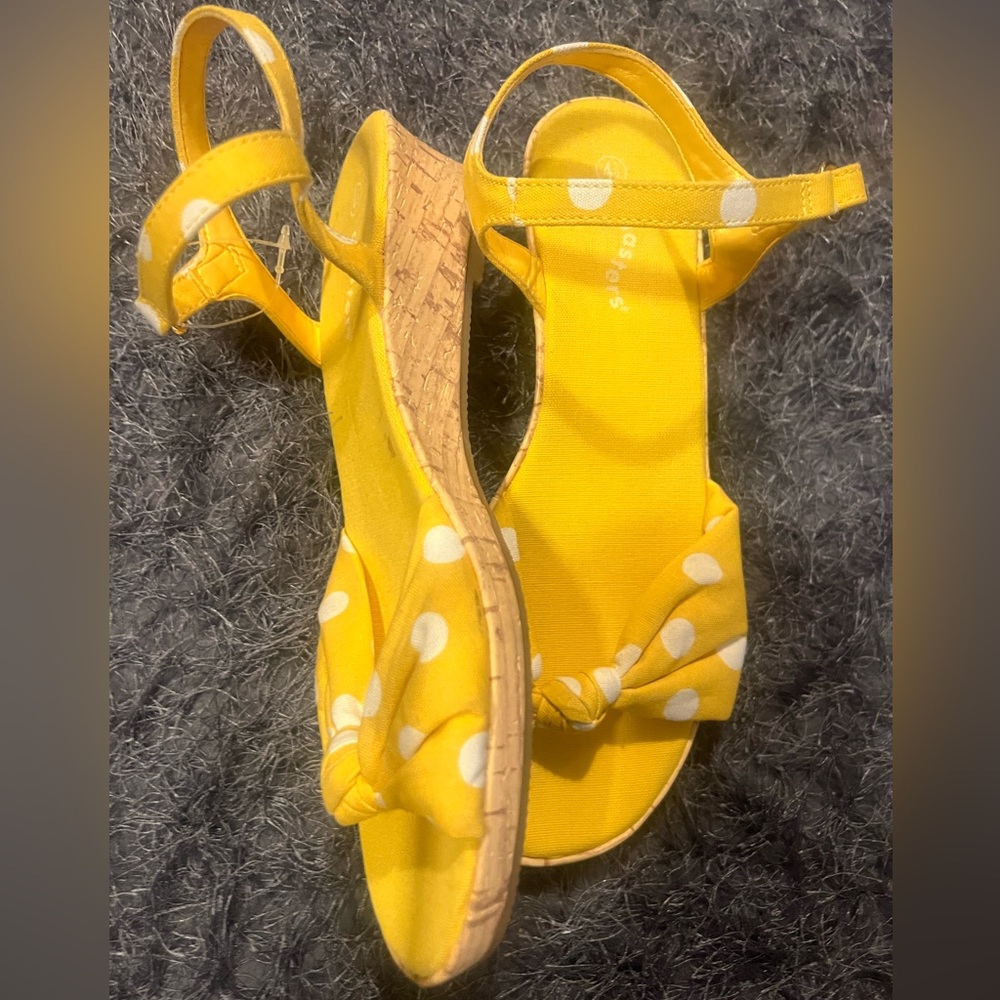 Y2k Yellow & White Polka Dot Wedge Sandals! - Picture 4 of 16